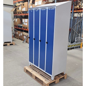 Brugt garderobeskab m/ben, skr�tag, 4x1, 1200 mm - KUN TIL AFHENTNING